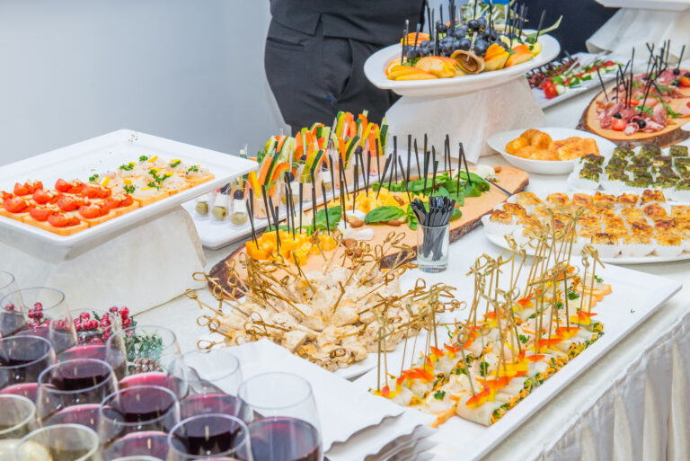 12 Easy Ways to Save on Food and Beverage at Your Next Meeting
